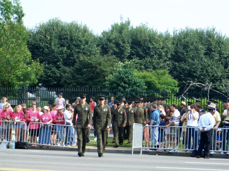 soldiers entering the avenue to form an honor guard